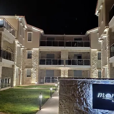 Momento Luxury Apartments Apartment Nikiana